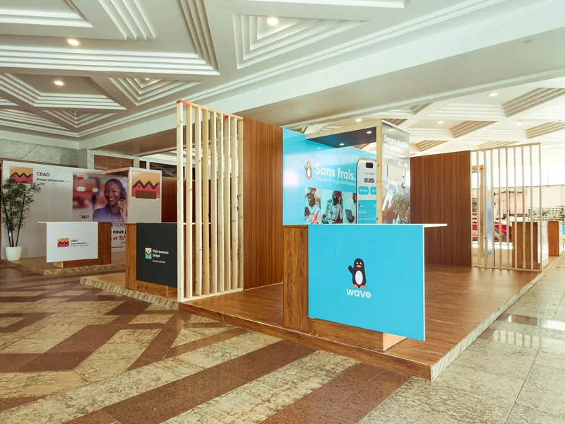 Stand livré, comptoir et visuel grand format