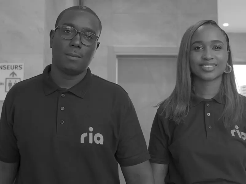 Deux membres des équipes Ria en polo, image extraite du film « Footsoldiers »
